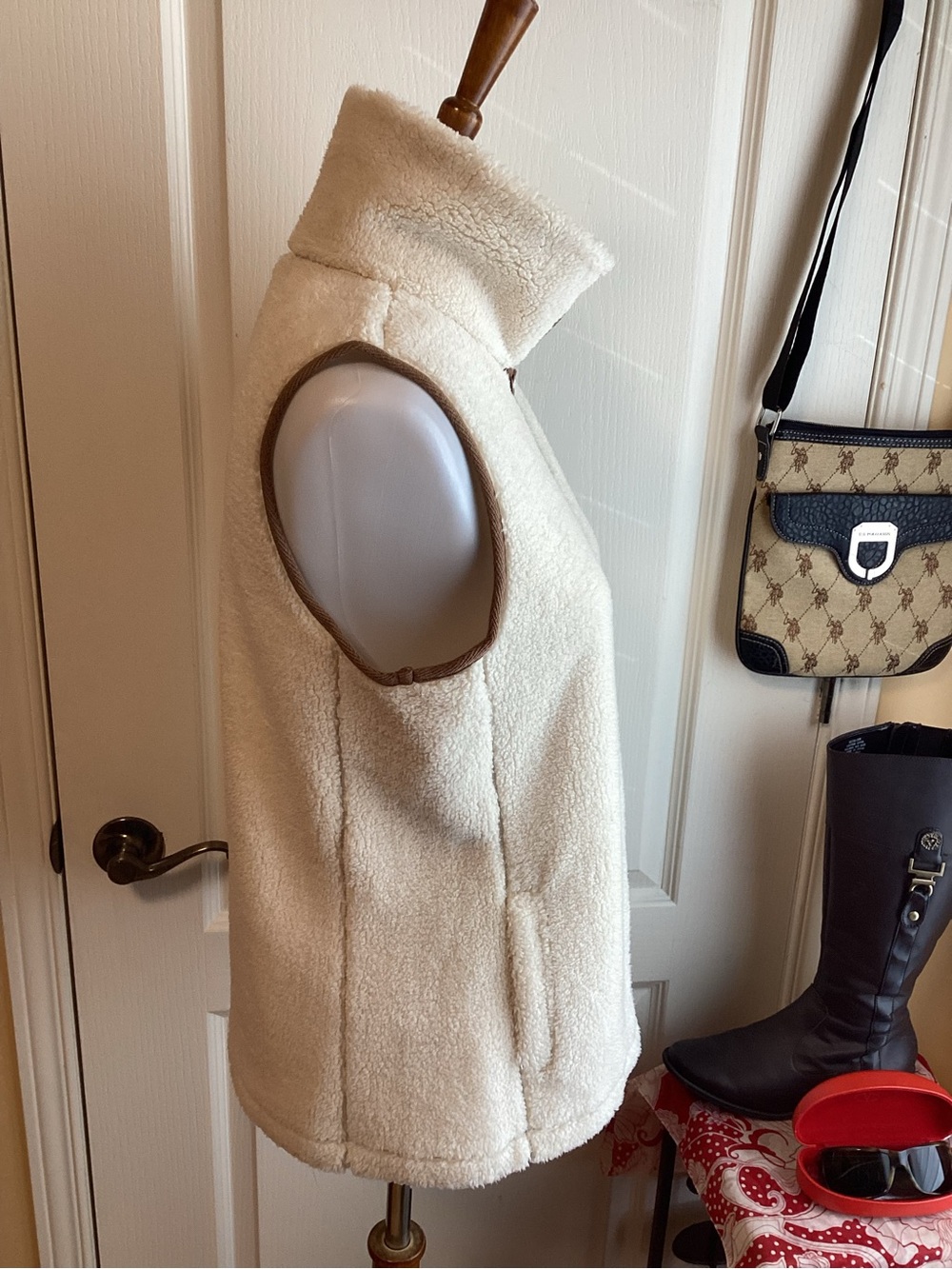 NWT Chaps Cream Sherpa Fleece Vest with Brown Trim Zipper - Picture 5 of 11
